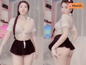 Tôi ước cặp mông em đặt lên con chuối của tôi